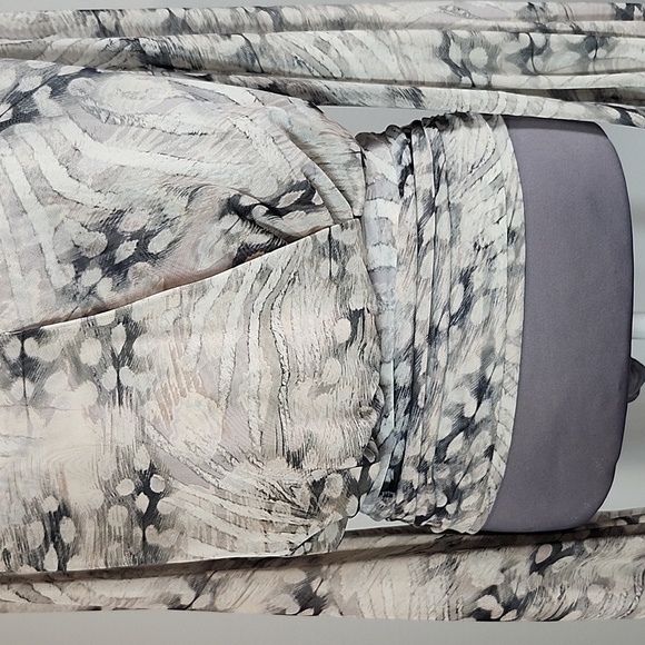 Bebe gray animal print sheer surplice neck blouse smocked hem Medium - Picture 9 of 10